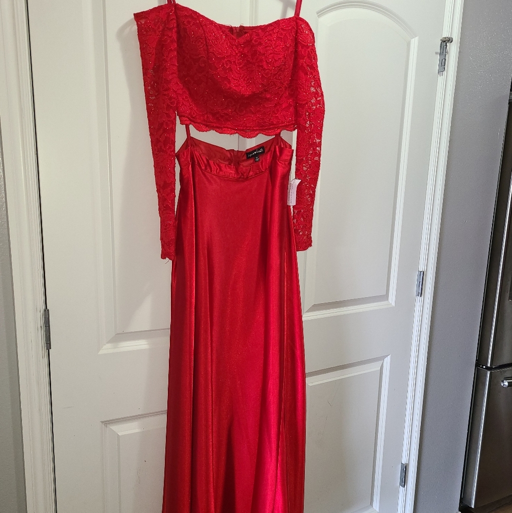 Red formal dress - Picture 5 of 6